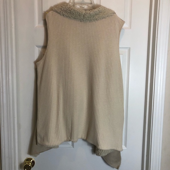 Concepts Sleeveless Sherpa with Suede Like Front and Ribbed Knit Back.  Size 3X - Picture 2 of 10